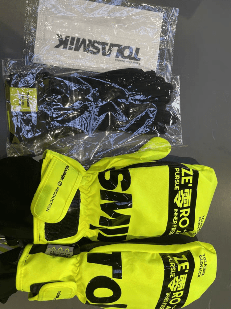 Tolasmik Hiphop Funky Style Snowboard Gloves.